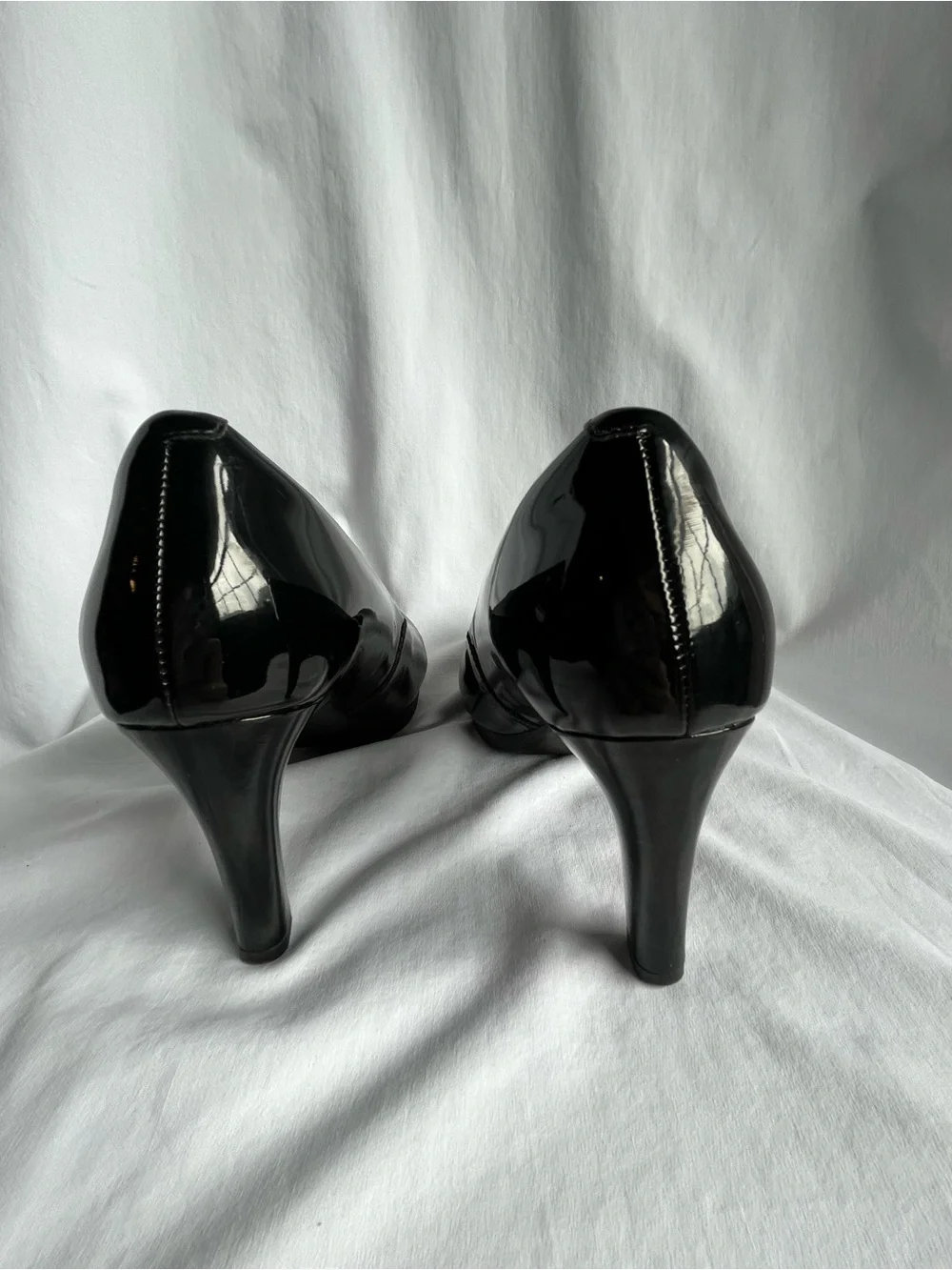 Clarks Black Patent Round-Toe Heel Pumps